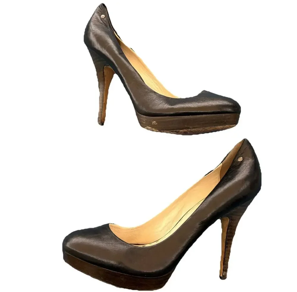 Coach Black Leather Closed Toe Pumps Women’s Size 9 FAIR WORN LOVED Classic